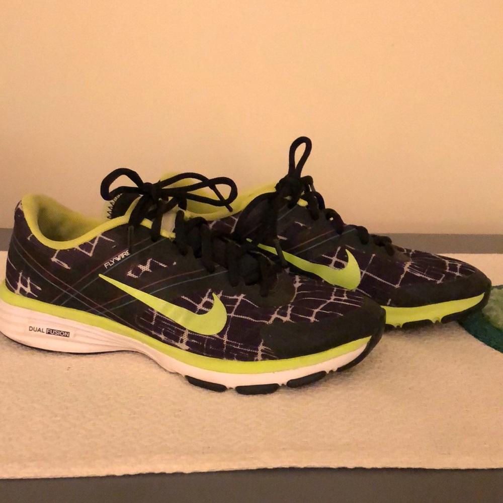 Nike Dual Fusion women size 7